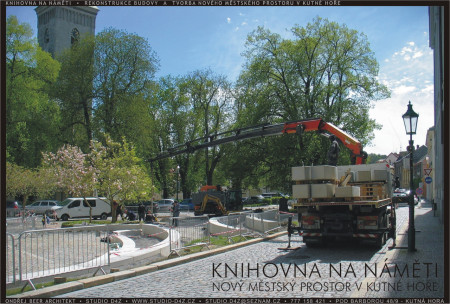 KUTNÁ HORA - NA NÁMĚTI | Transport betonových prvků přes celý prostor až k magnoliím.